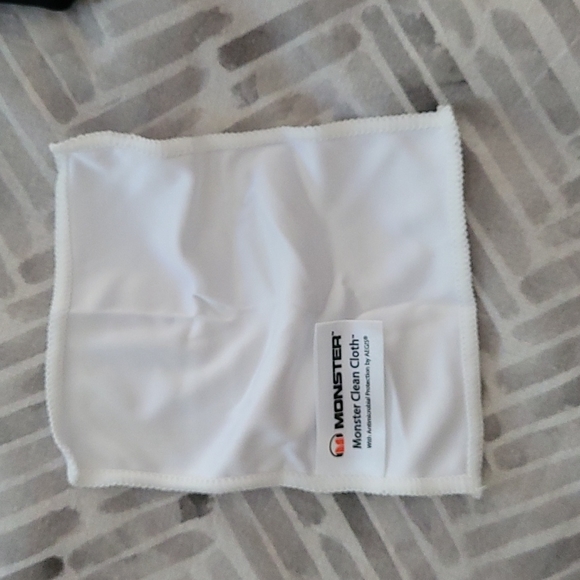 Monster DNA Pink & Black Headphones - Picture 9 of 14